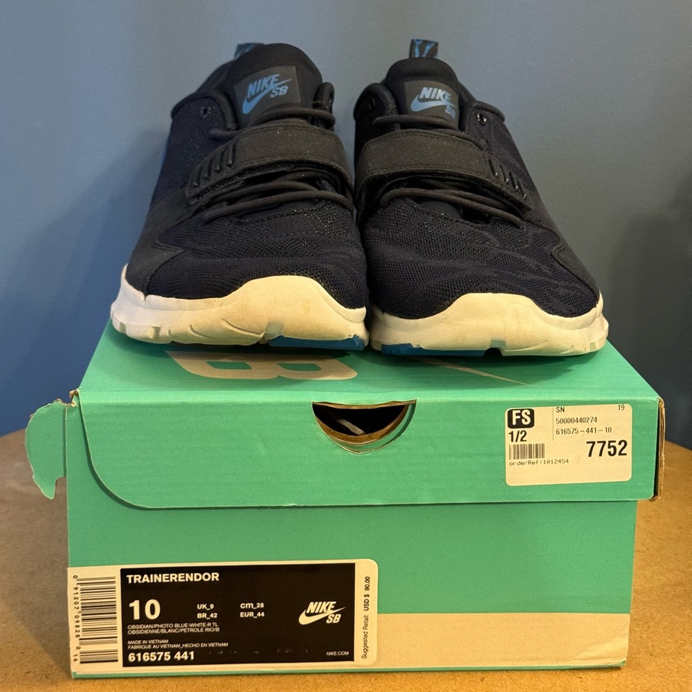 Men's Nike SB Trainerendor Men’s Size 10
Obsidian/ Photo Blue-White - Picture 1 of 5